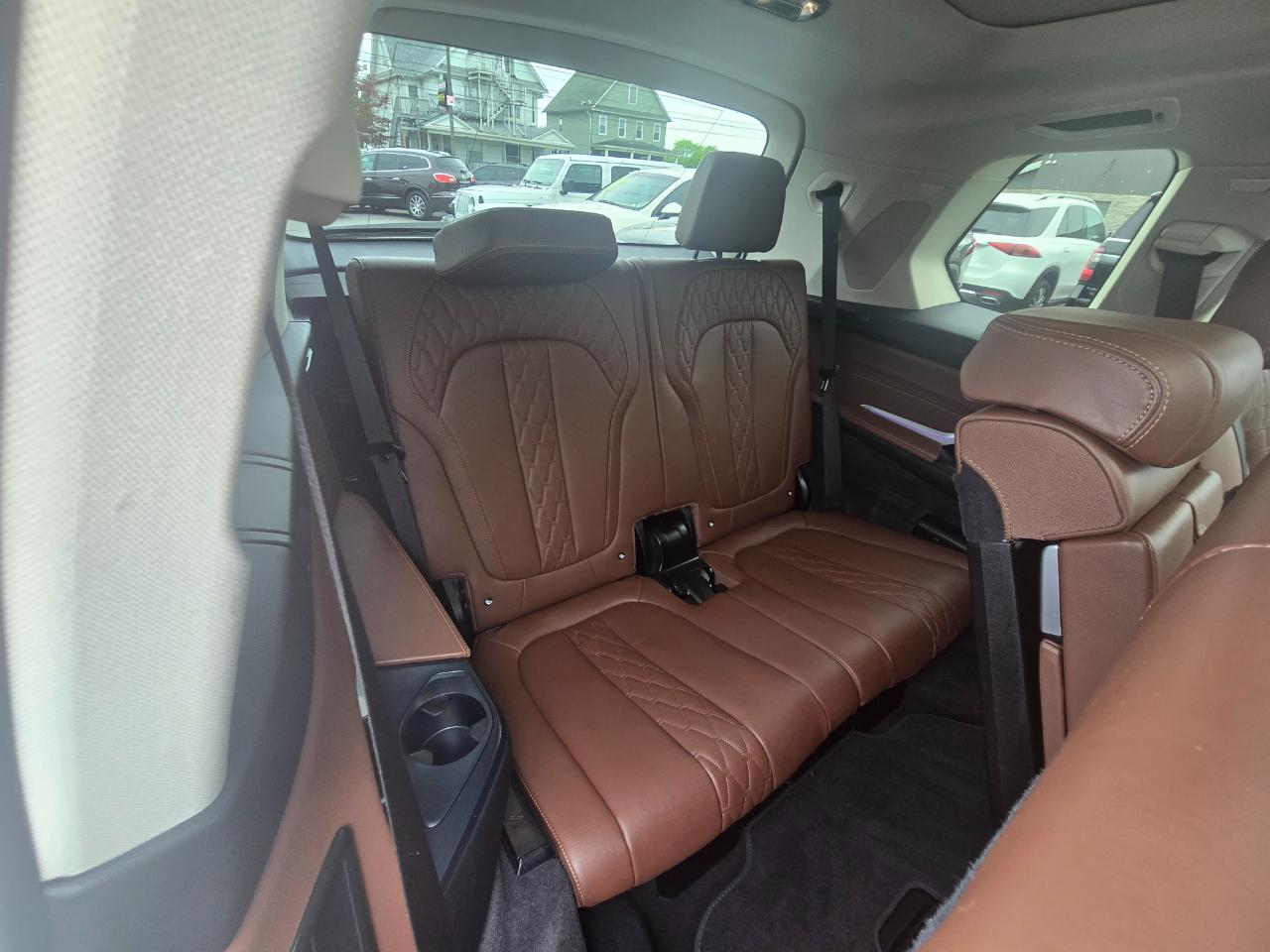 BMW X7 xDrive40i Sports Activity Vehicle 2026