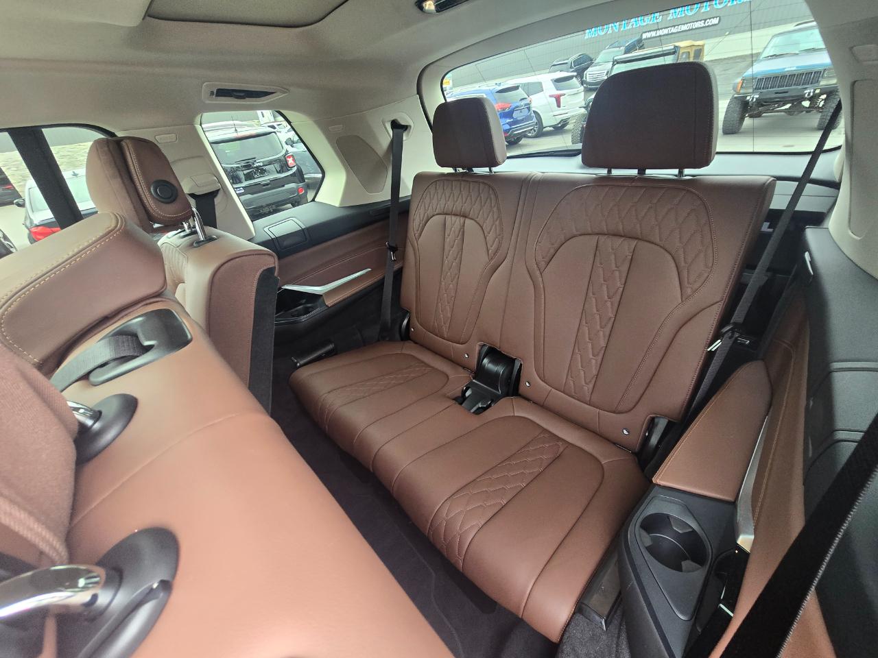 BMW X7 xDrive40i Sports Activity Vehicle 2026