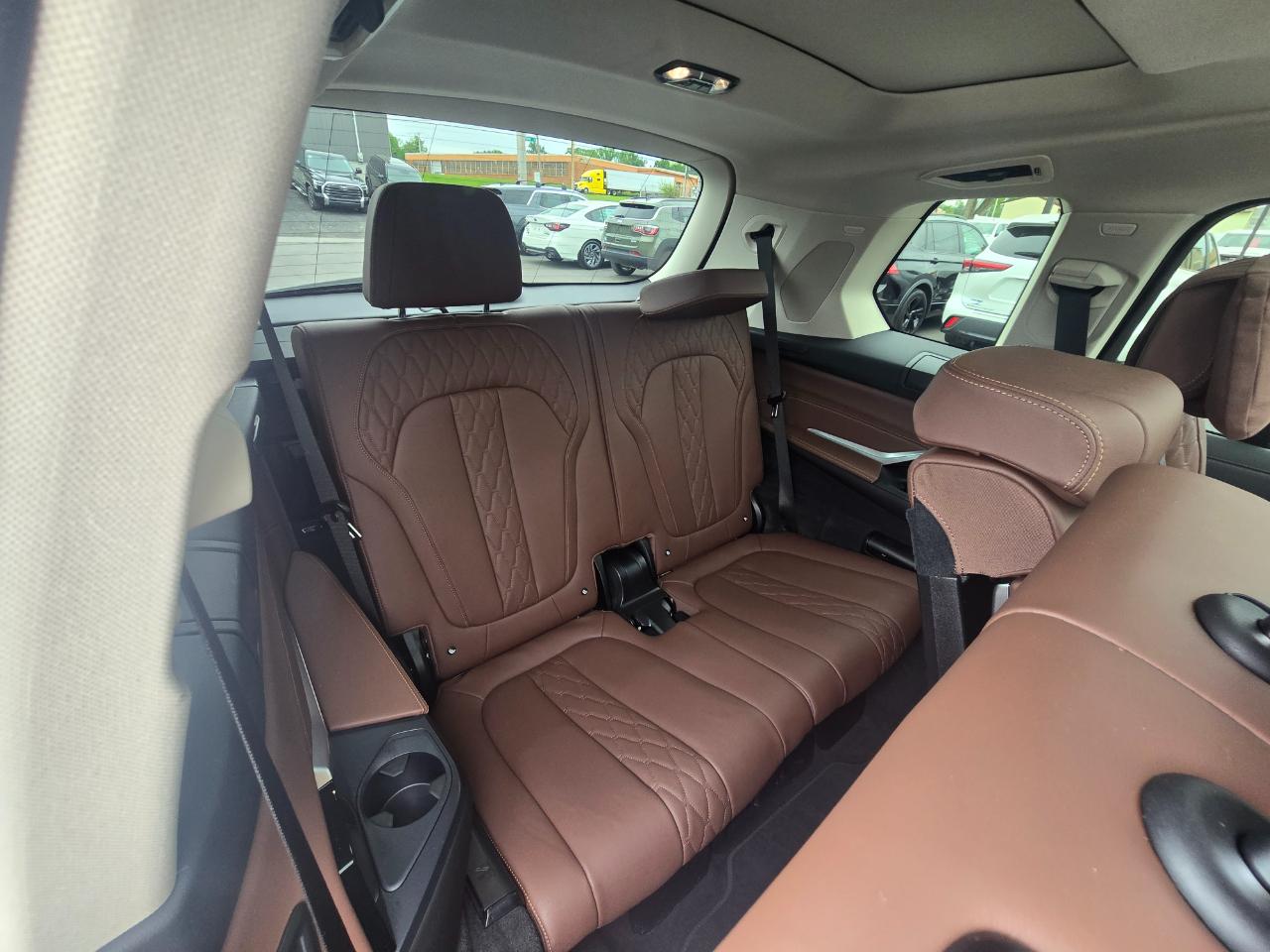BMW X7 xDrive40i Sports Activity Vehicle 2026