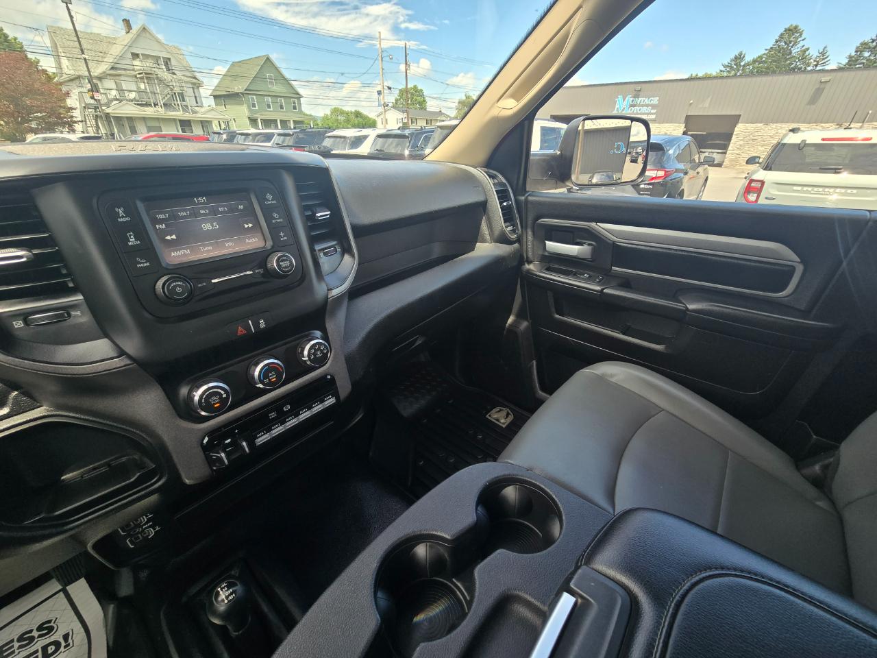 RAM 3500 Tradesman 4x4 Reg Cab 8' Box 2019