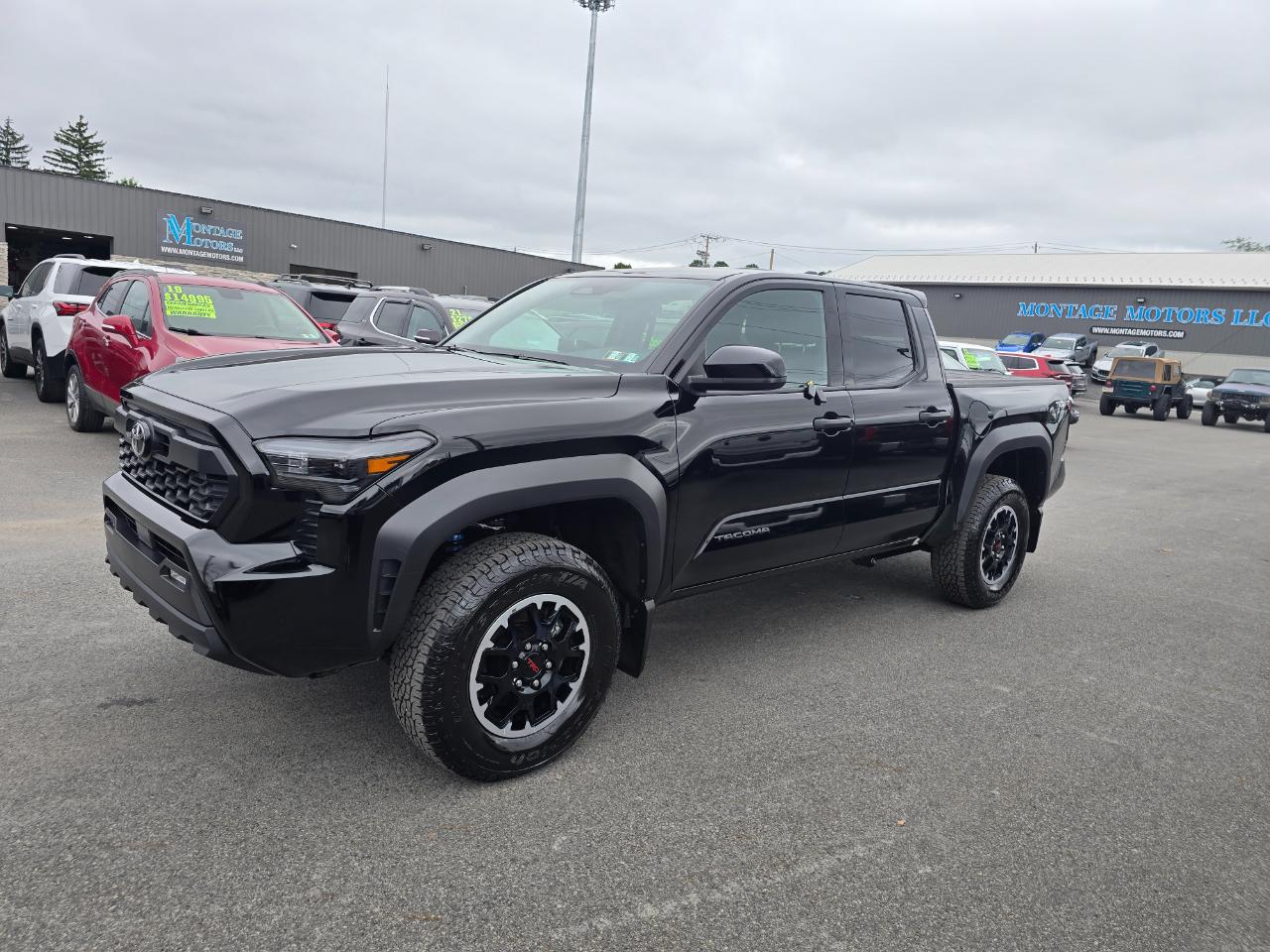 Toyota Tacoma 4WD  2025