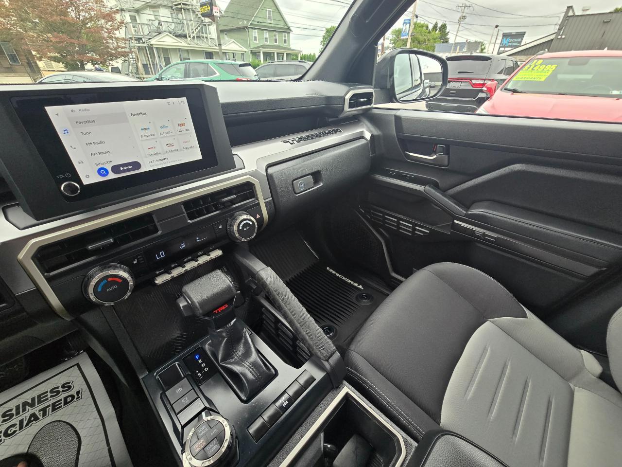 Toyota Tacoma 4WD  2025