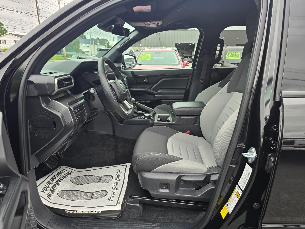 Toyota Tacoma 4WD  2025