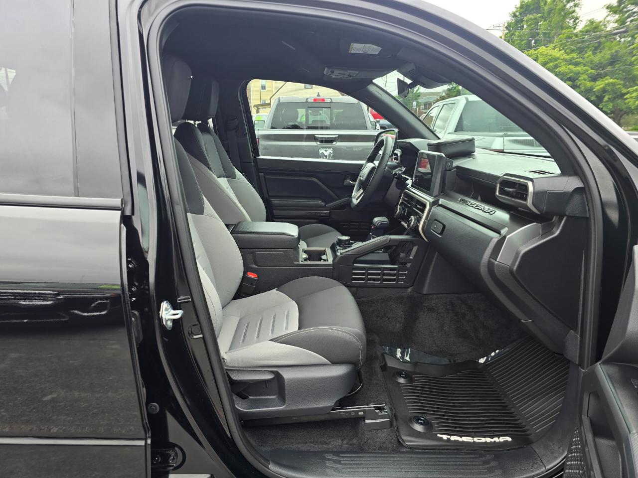 Toyota Tacoma 4WD  2025