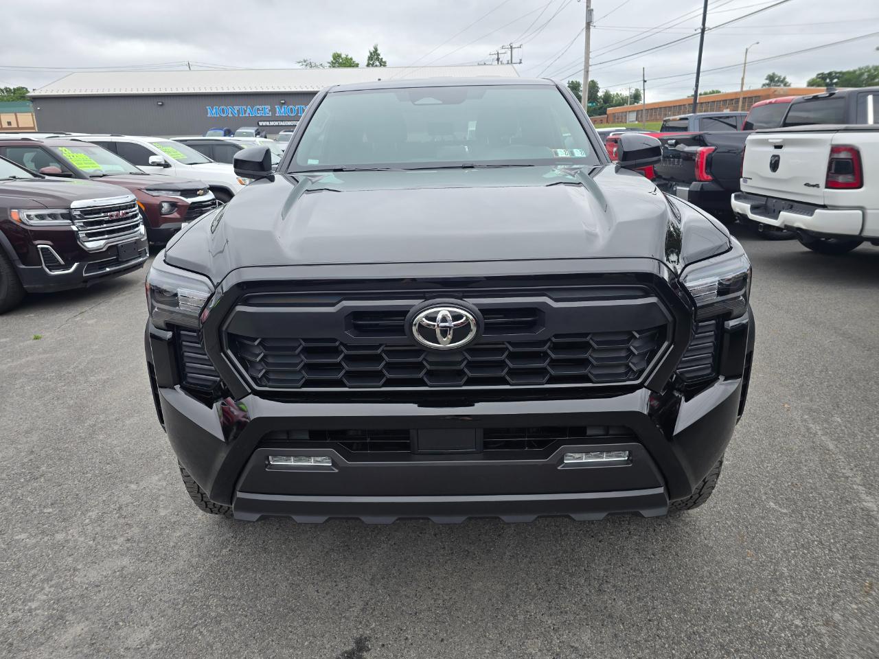 Toyota Tacoma 4WD  2025