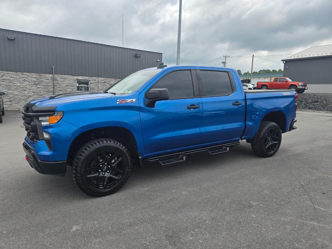 View vehicle photo 2