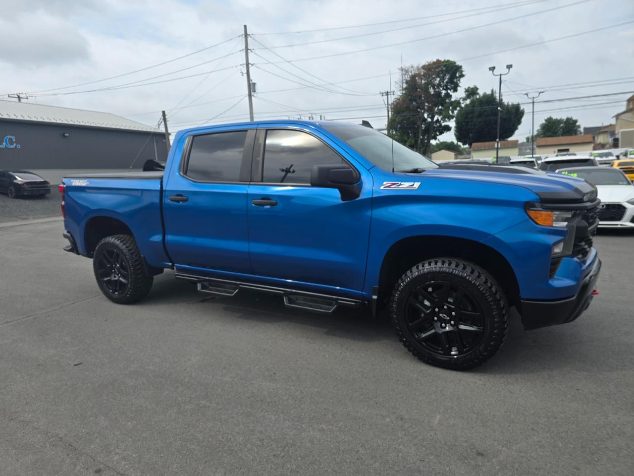 View vehicle photo 5