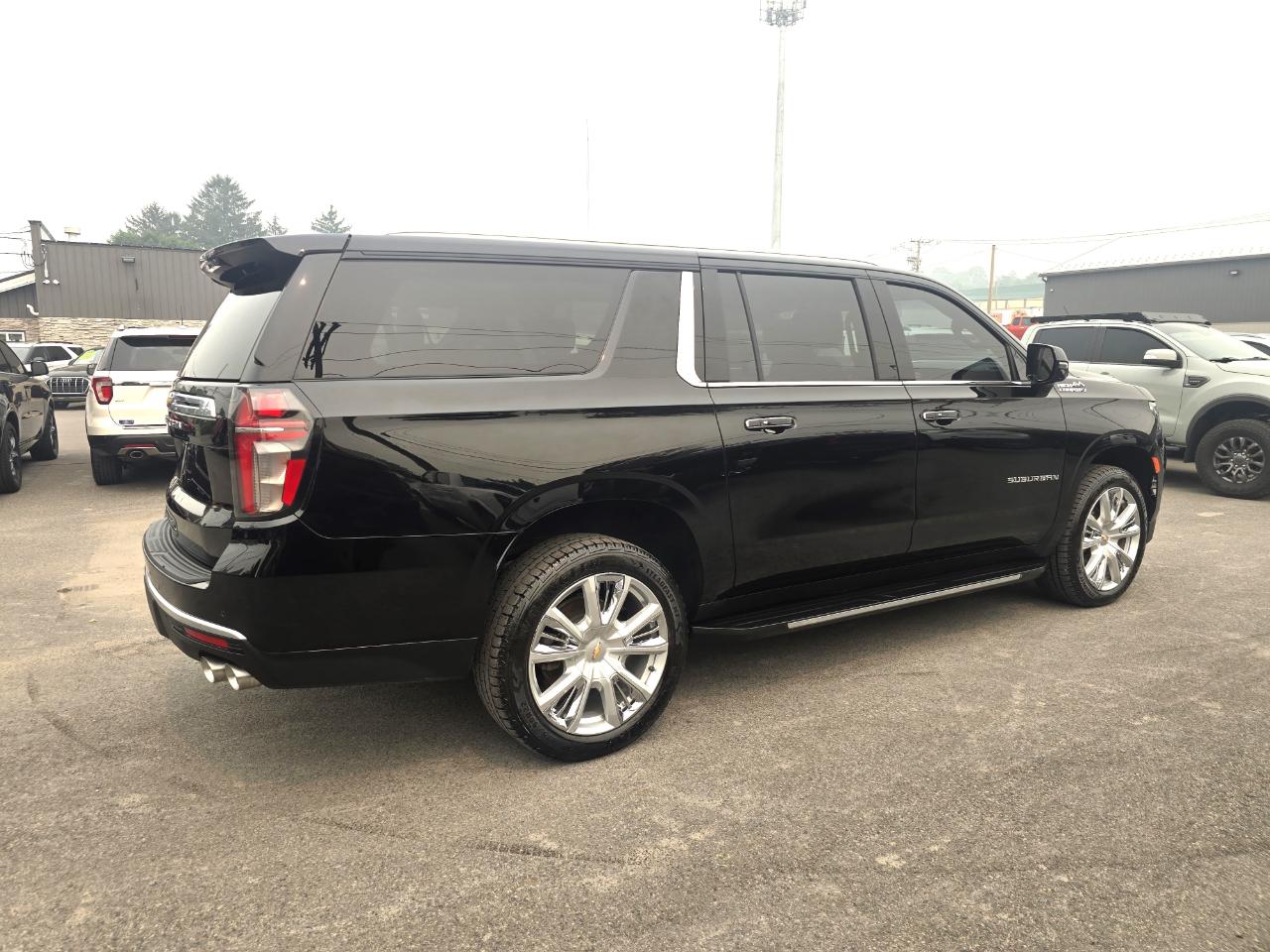 Chevrolet Suburban 4WD 4dr High Country 2023