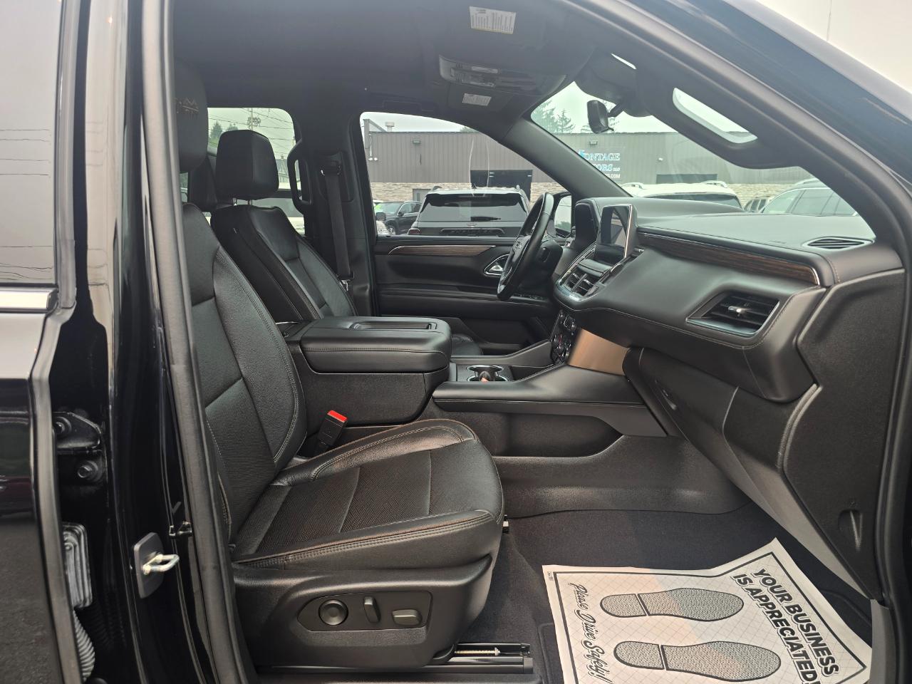 Chevrolet Suburban 4WD 4dr High Country 2023