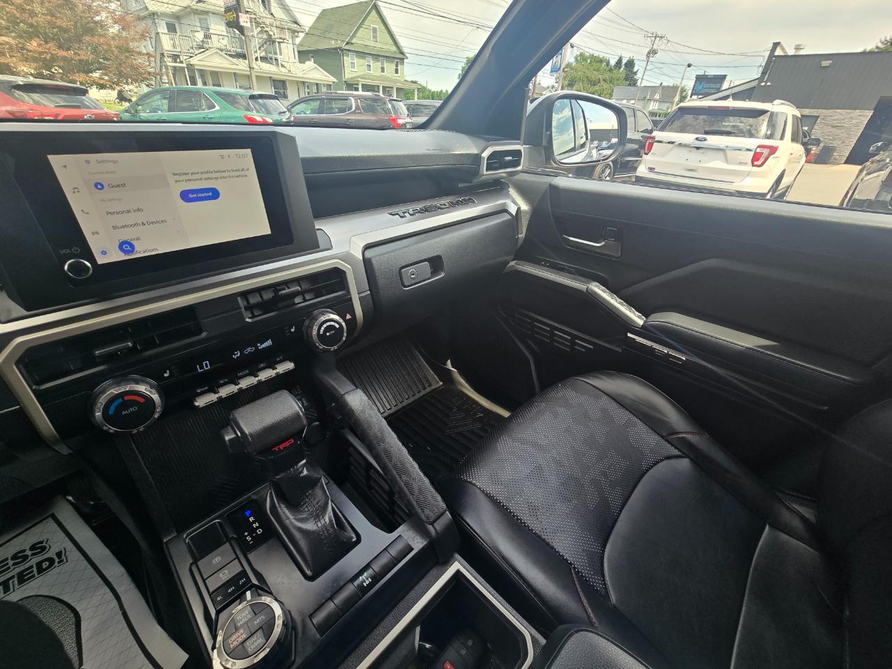 Toyota Tacoma 4WD  2025