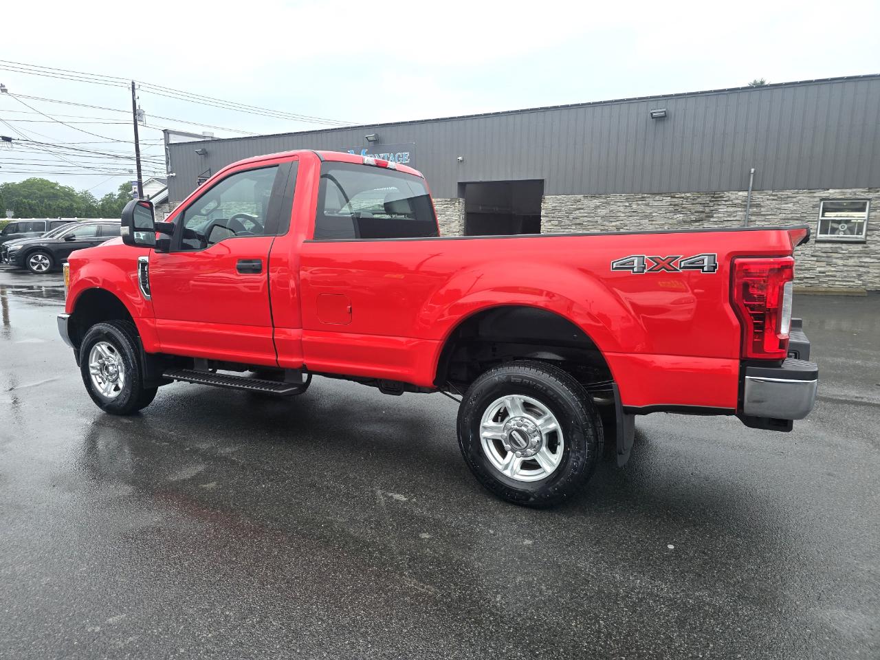 Ford Super Duty F-250 SRW XL 4WD Reg Cab 8' Box 2017