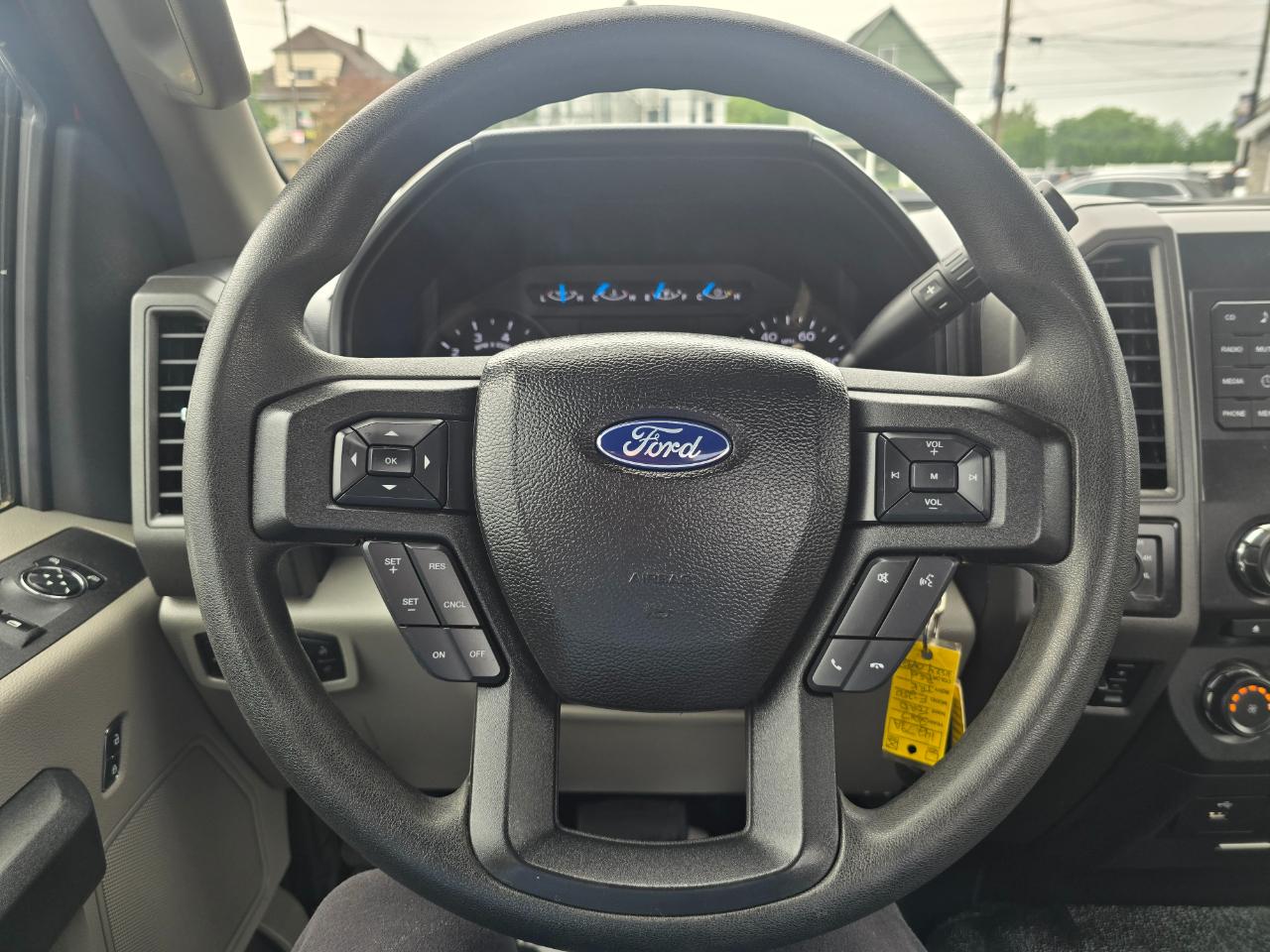 Ford Super Duty F-250 SRW XL 4WD Reg Cab 8' Box 2017