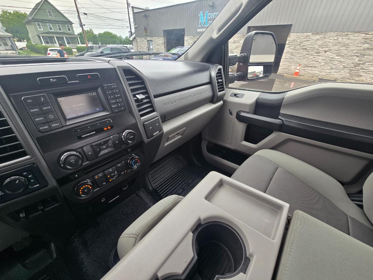 Ford Super Duty F-250 SRW XL 4WD Reg Cab 8' Box 2017