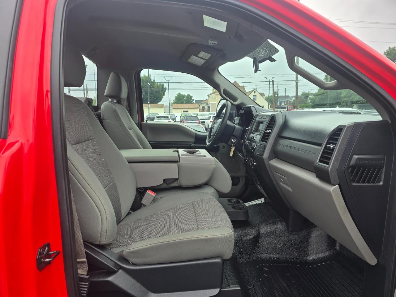 Ford Super Duty F-250 SRW XL 4WD Reg Cab 8' Box 2017