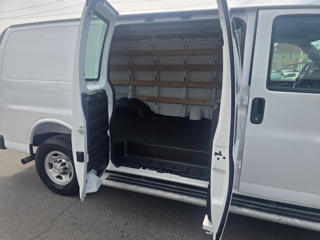 Chevrolet Express Cargo Van  2025