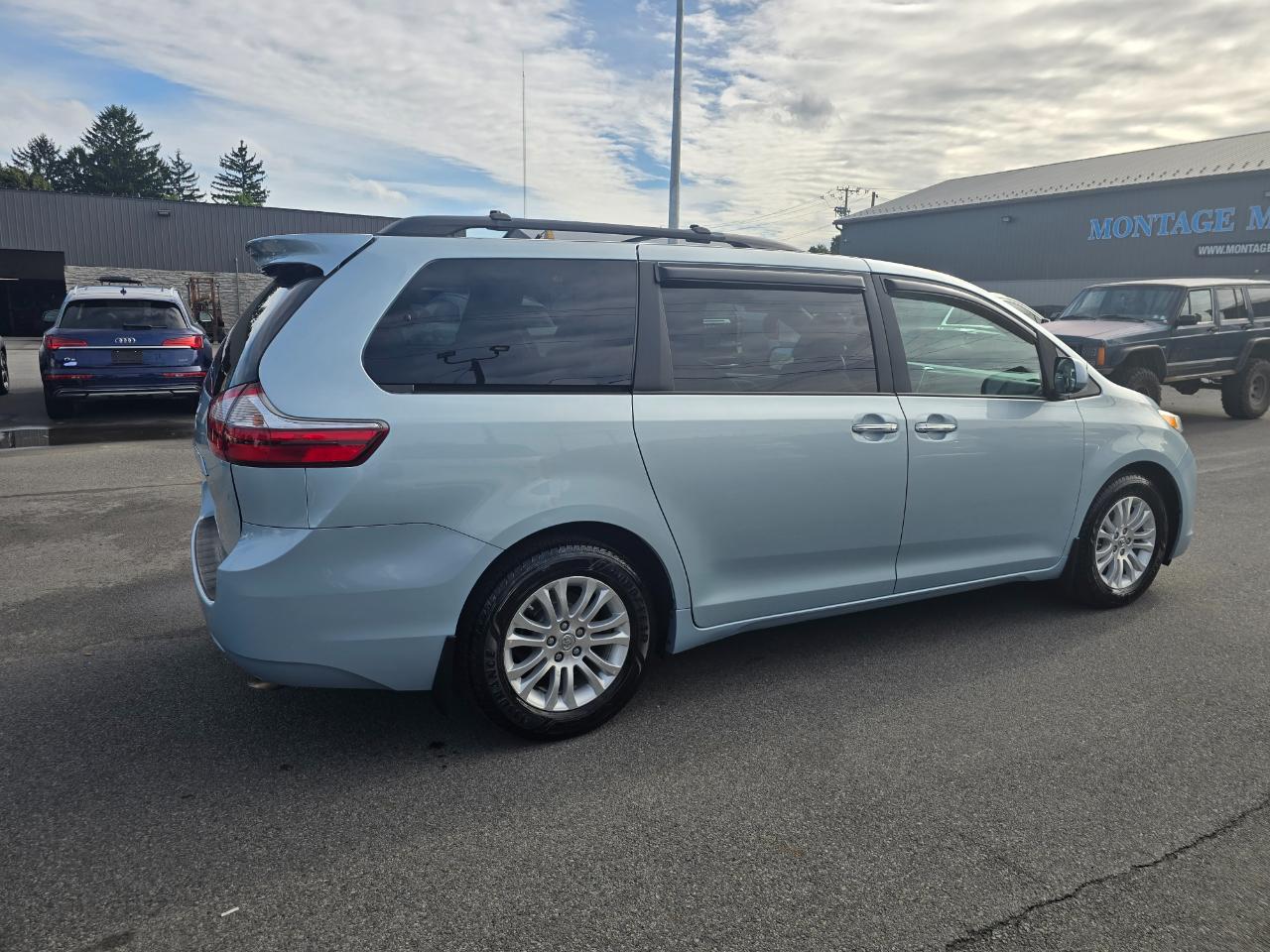 Toyota Sienna  2015