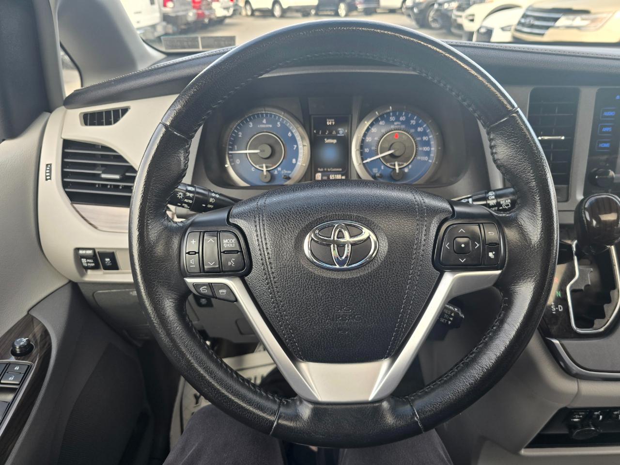 Toyota Sienna  2015