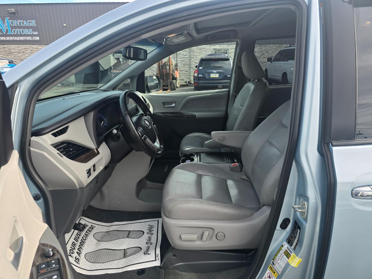Toyota Sienna  2015