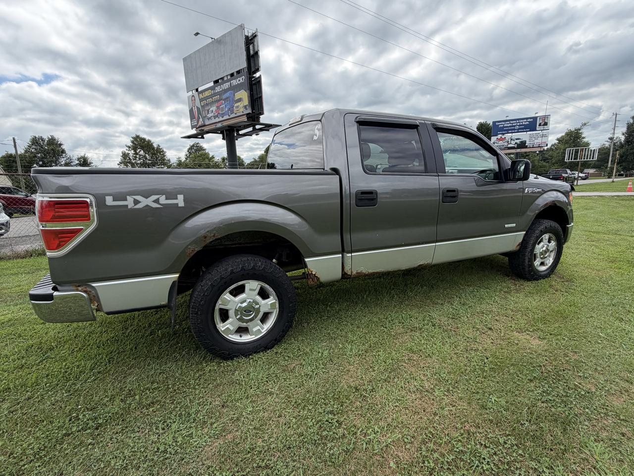 Ford F-150 4WD SuperCrew 145" XL 2013