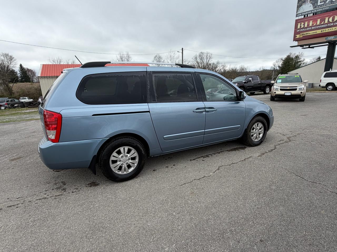 Kia Sedona LX 4D Wagon 2011
