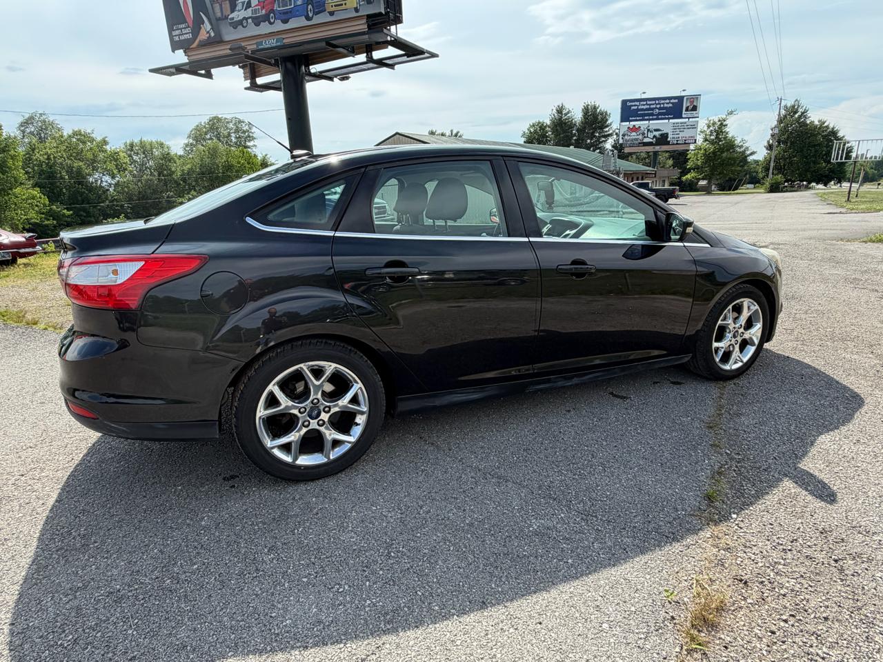 Ford Focus SEL Sedan 2012