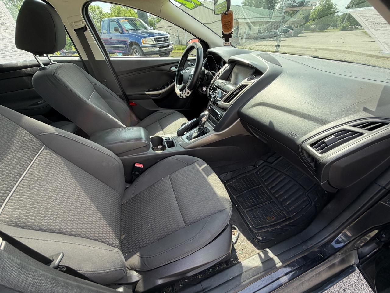 Ford Focus SEL Sedan 2012