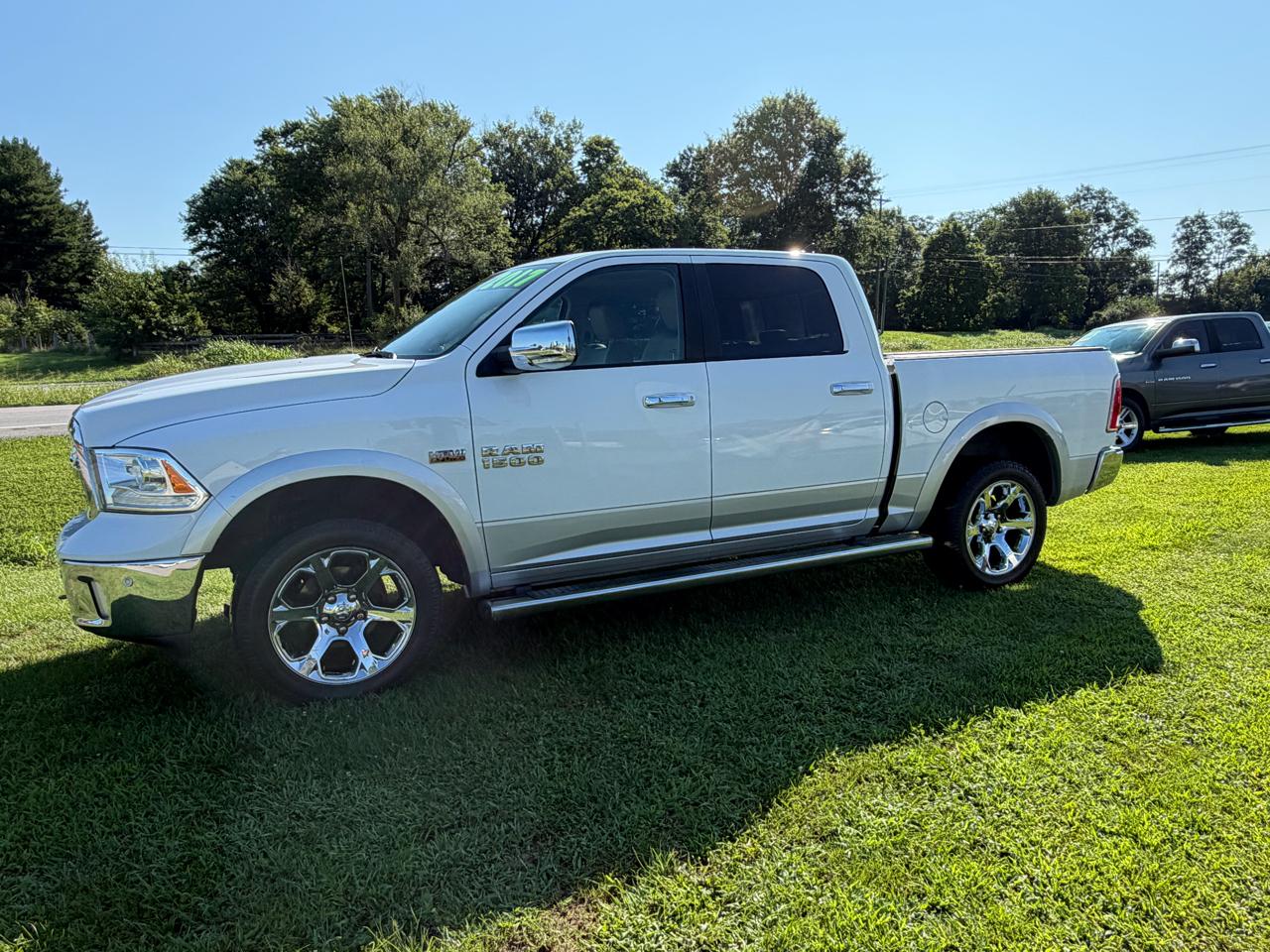 RAM 1500 Laramie 4x4 Crew Cab 5'7" Box 2017
