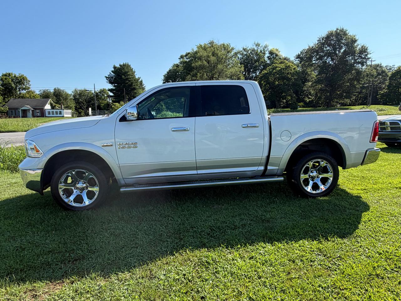 RAM 1500 Laramie 4x4 Crew Cab 5'7" Box 2017