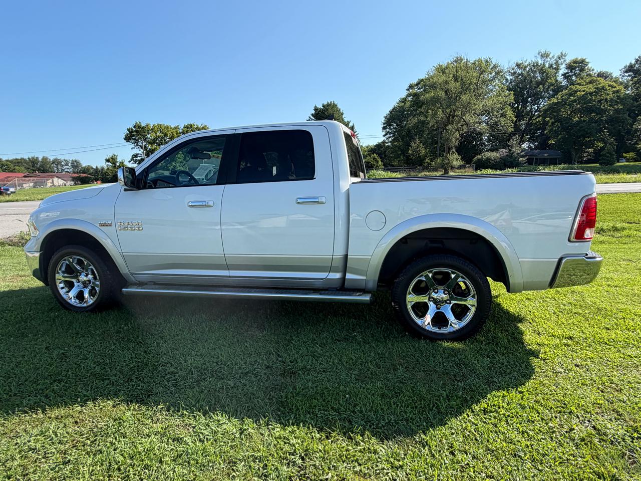 RAM 1500 Laramie 4x4 Crew Cab 5'7" Box 2017