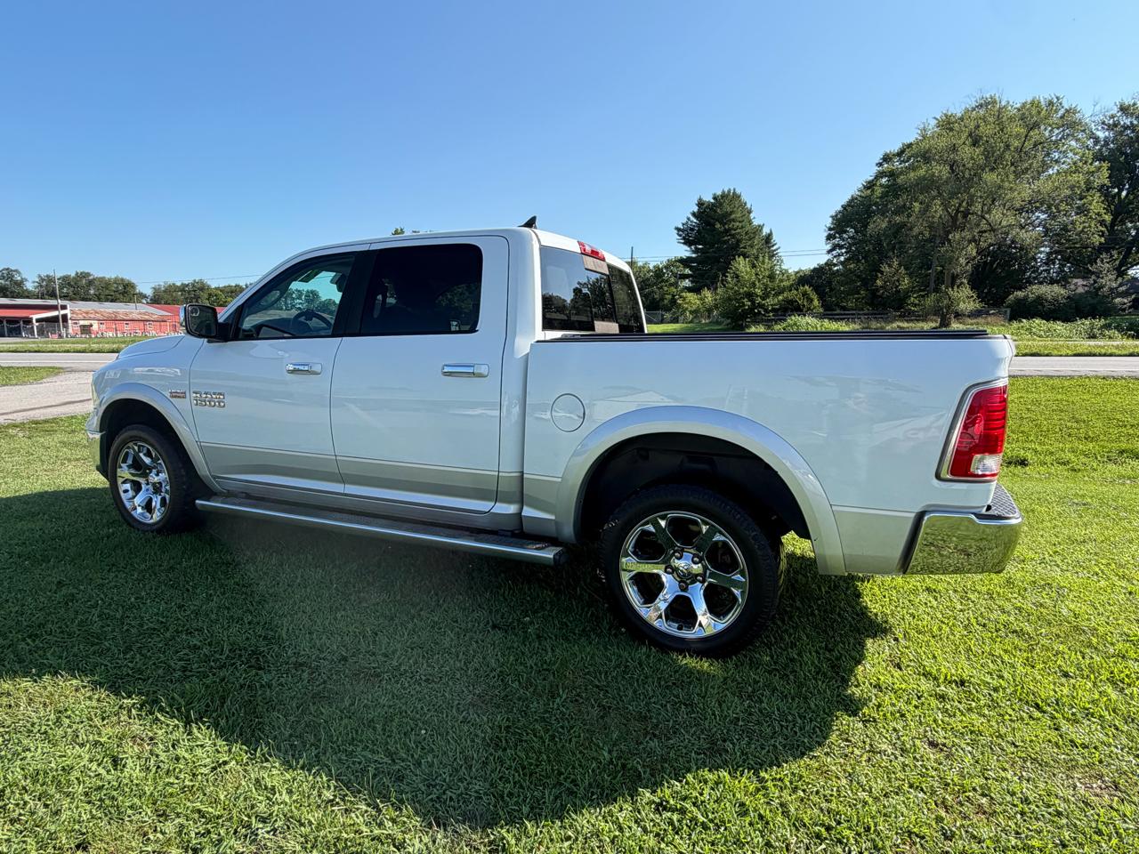 RAM 1500 Laramie 4x4 Crew Cab 5'7" Box 2017