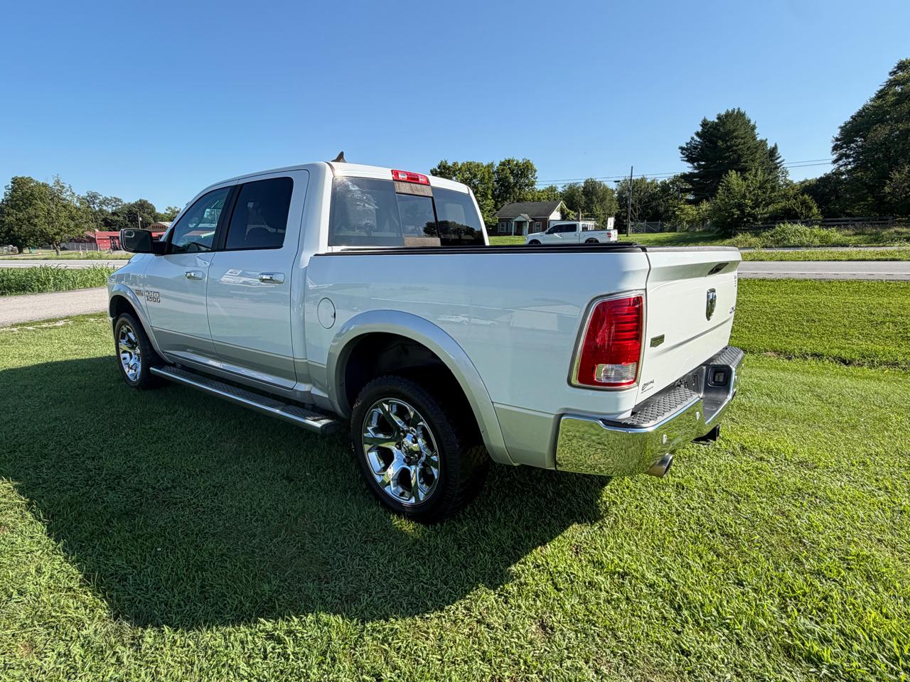 RAM 1500 Laramie 4x4 Crew Cab 5'7" Box 2017