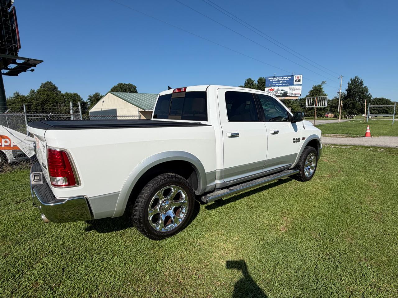 RAM 1500 Laramie 4x4 Crew Cab 5'7" Box 2017