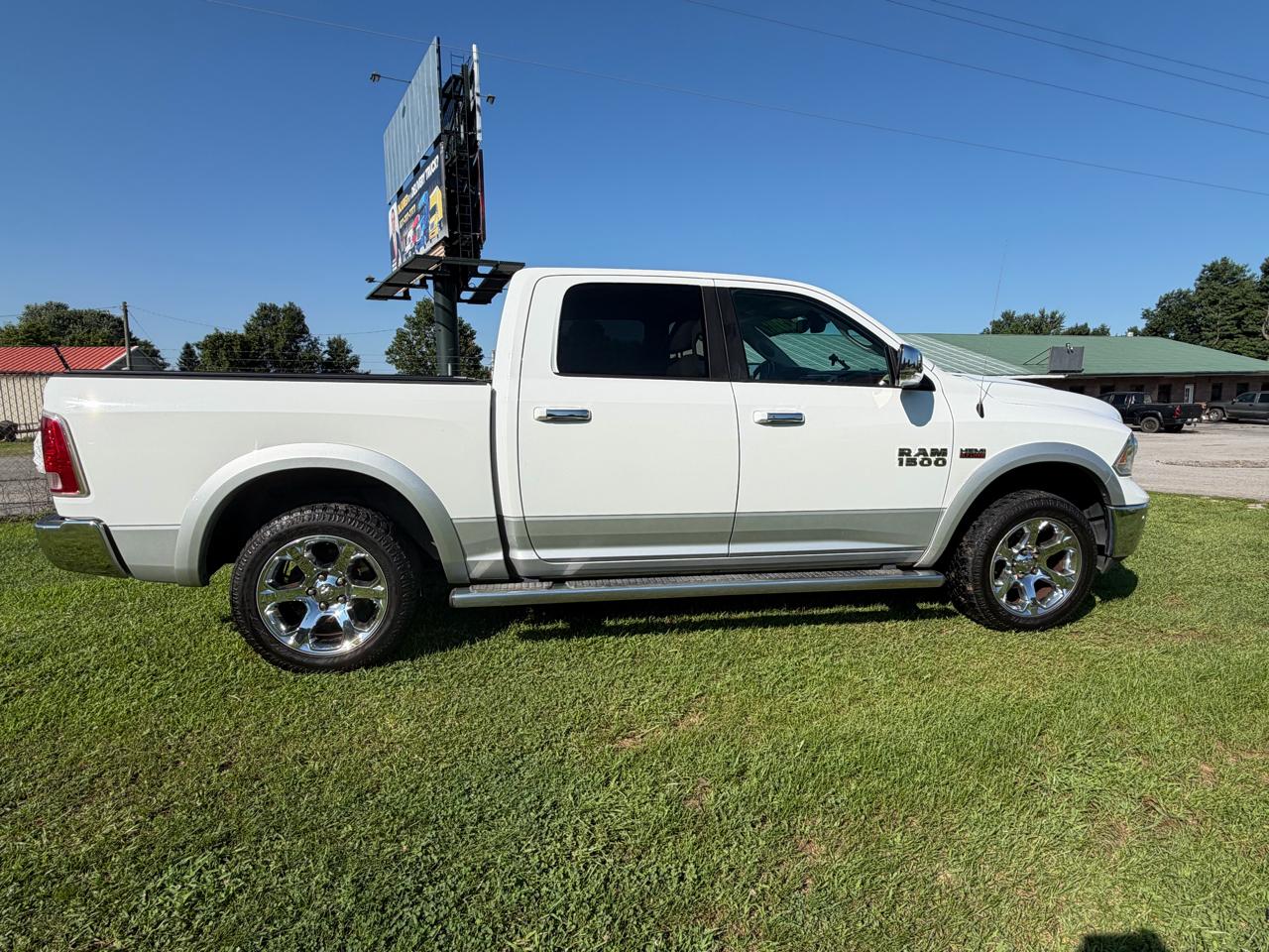 RAM 1500 Laramie 4x4 Crew Cab 5'7" Box 2017