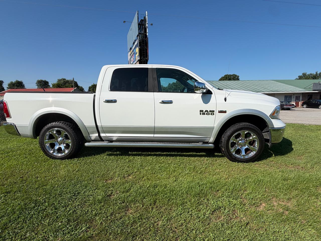 RAM 1500 Laramie 4x4 Crew Cab 5'7" Box 2017