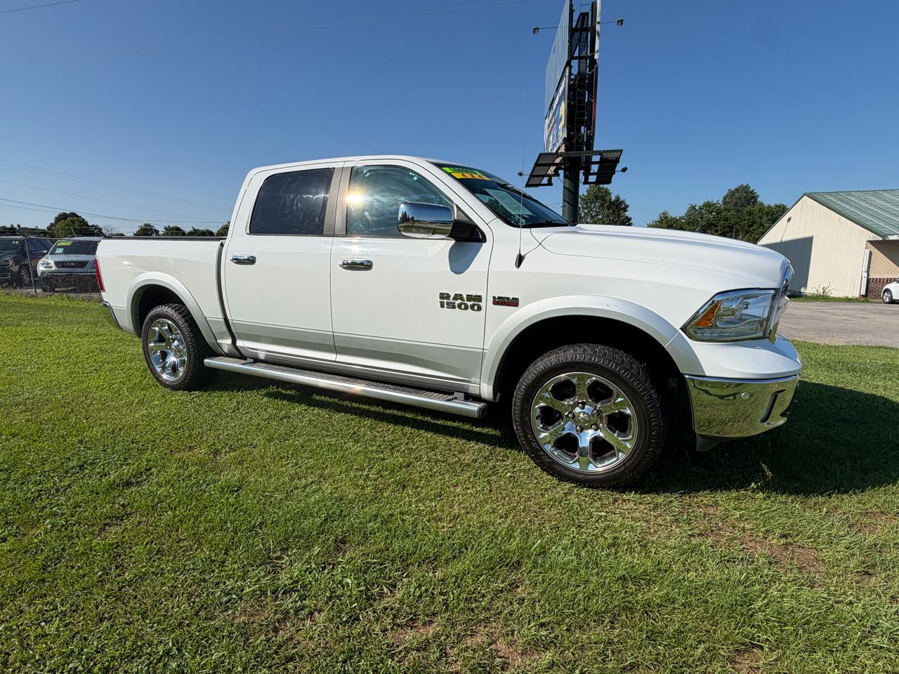 RAM 1500 Laramie 4x4 Crew Cab 5'7" Box 2017
