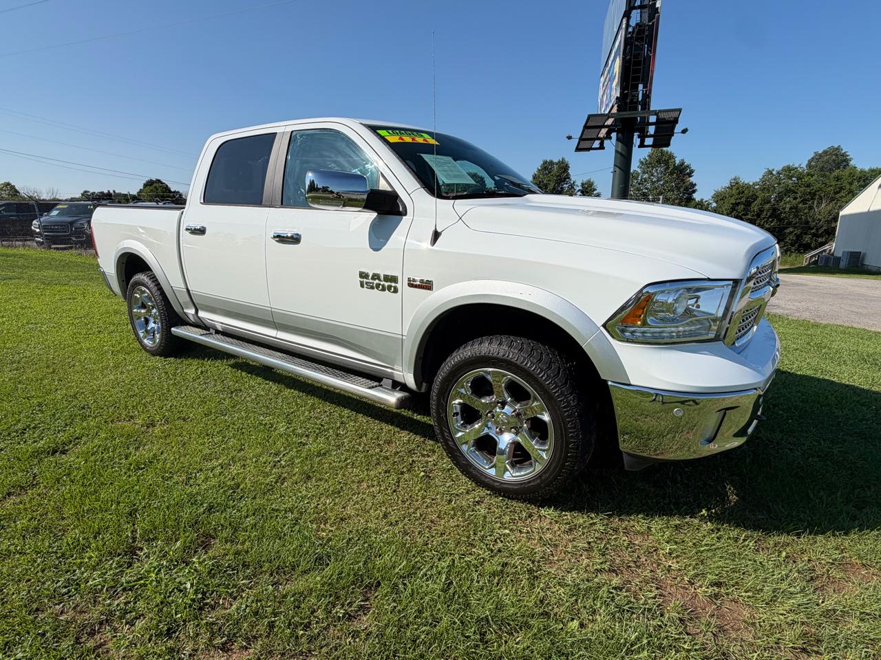 RAM 1500 Laramie 4x4 Crew Cab 5'7" Box 2017