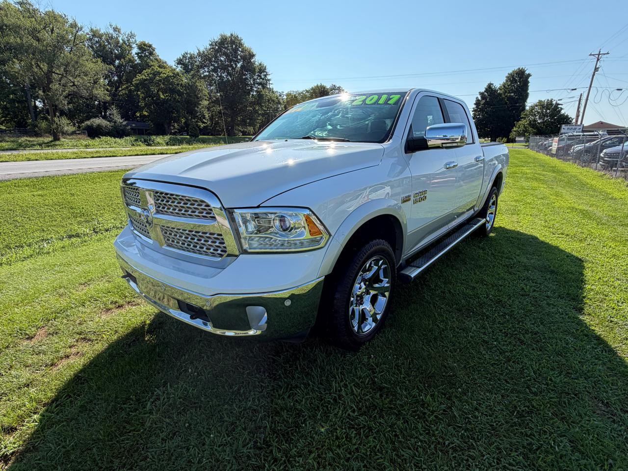 RAM 1500 Laramie 4x4 Crew Cab 5'7" Box 2017