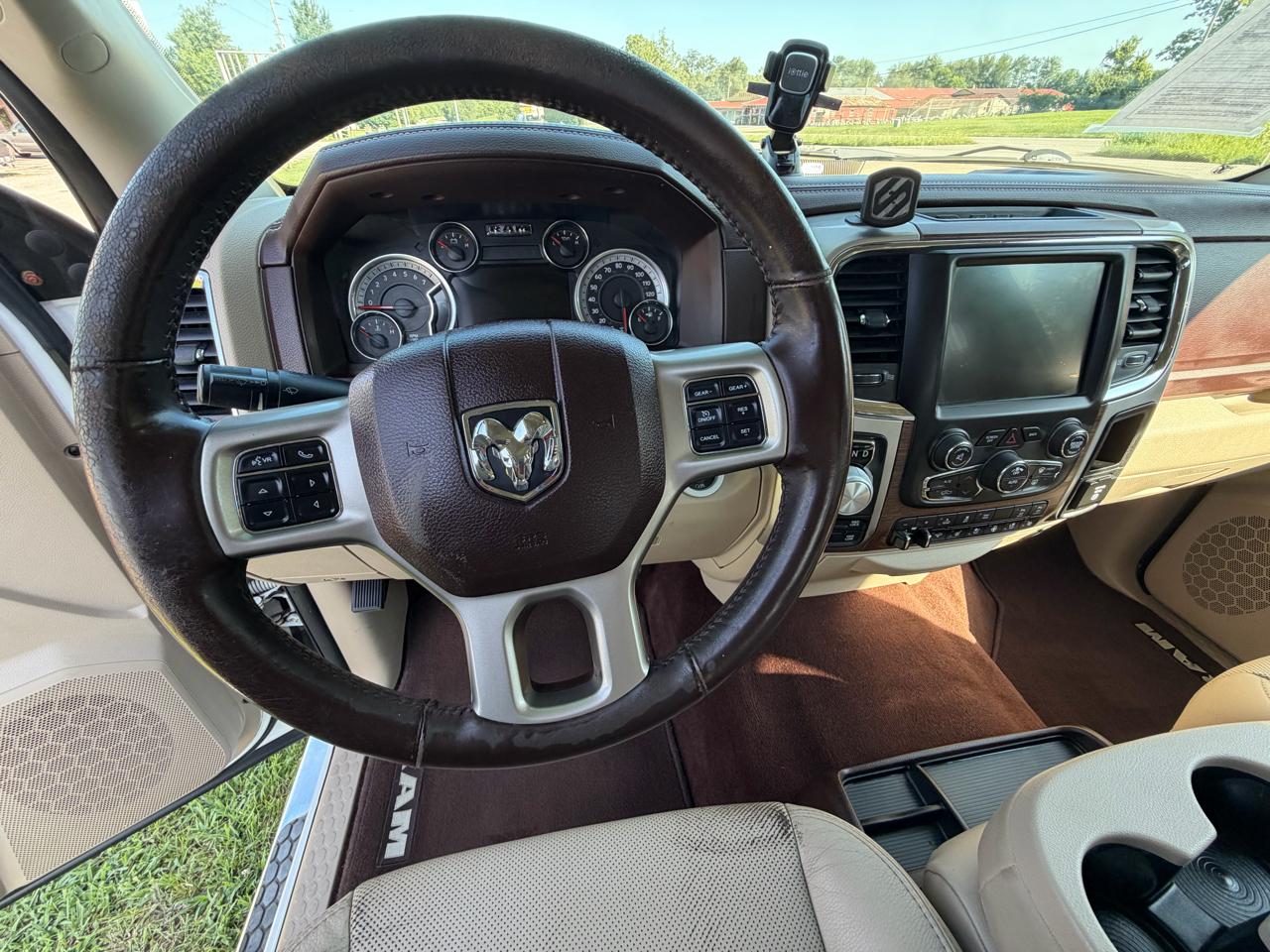 RAM 1500 Laramie 4x4 Crew Cab 5'7" Box 2017