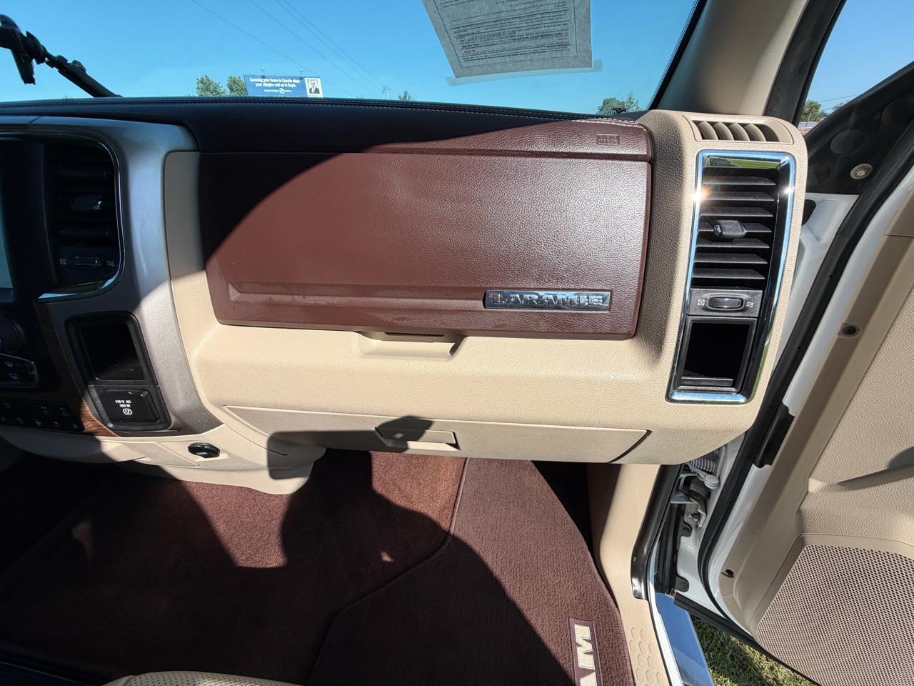 RAM 1500 Laramie 4x4 Crew Cab 5'7" Box 2017