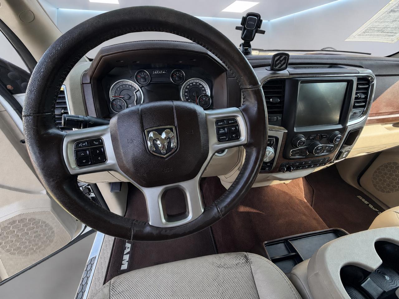RAM 1500 Laramie 4x4 Crew Cab 5'7" Box 2017