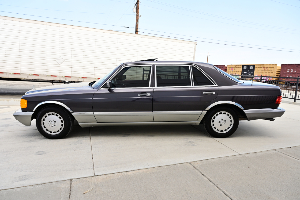 Mercedes-Benz 560 photo 2