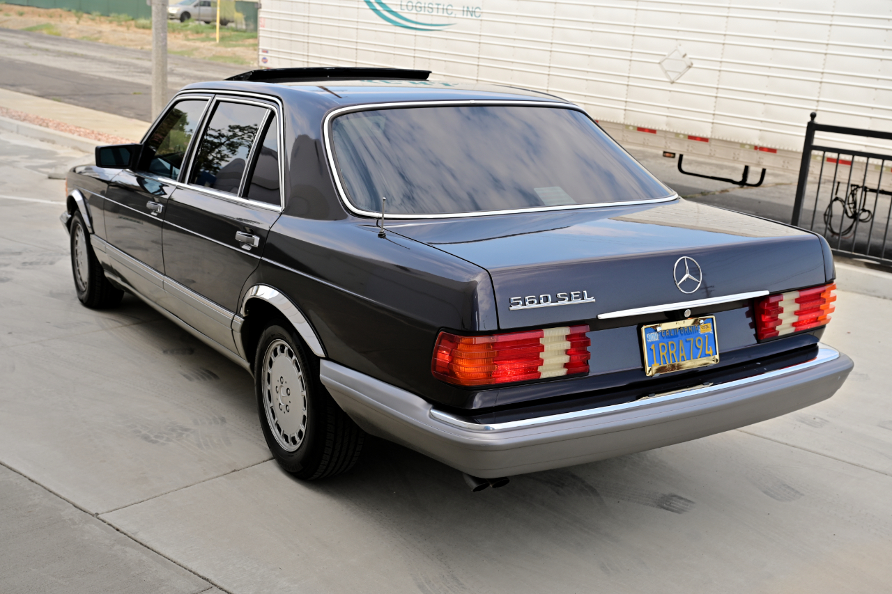 Mercedes-Benz 560 photo 3