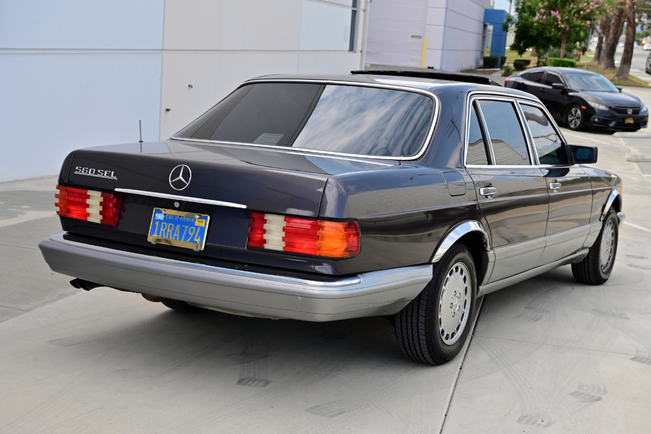 Mercedes-Benz 560 photo 5
