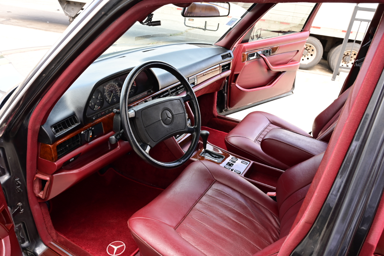 Mercedes-Benz 560 photo 10