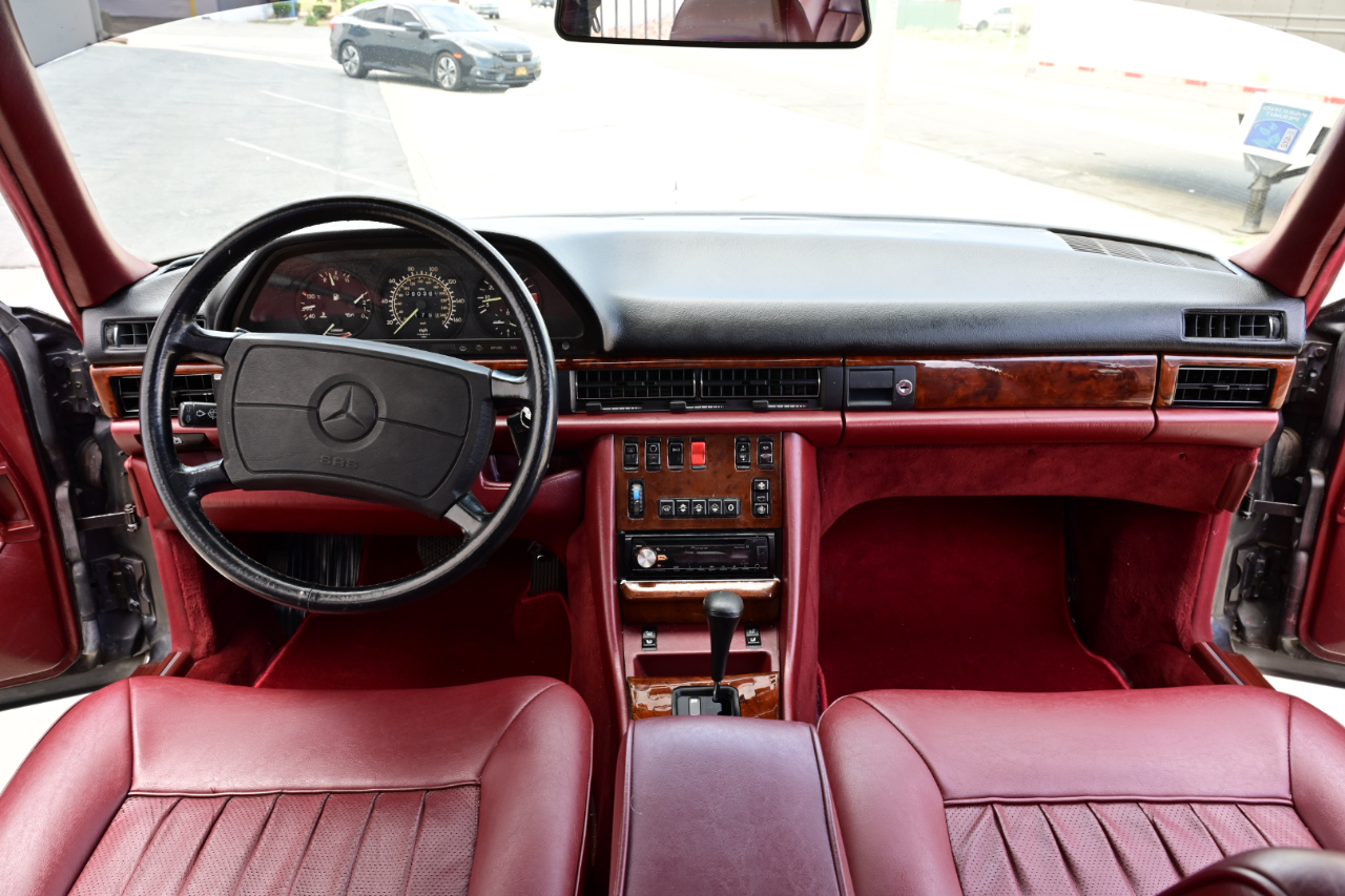 Mercedes-Benz 560 photo 11