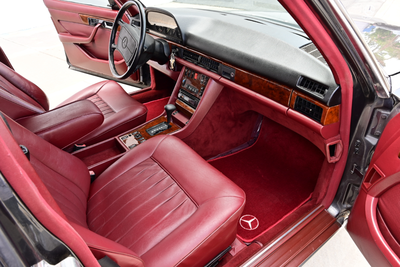 Mercedes-Benz 560 photo 12