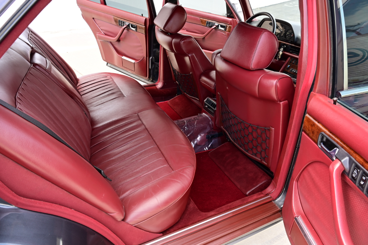 Mercedes-Benz 560 photo 13