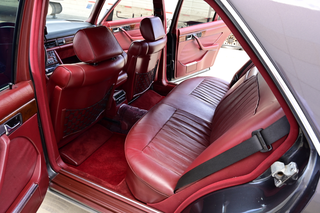 Mercedes-Benz 560 photo 14