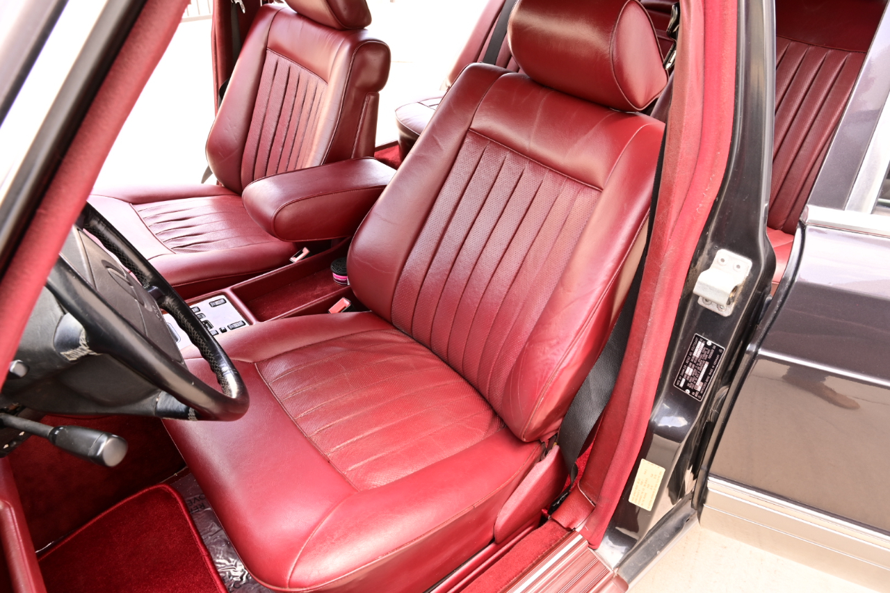 Mercedes-Benz 560 photo 16