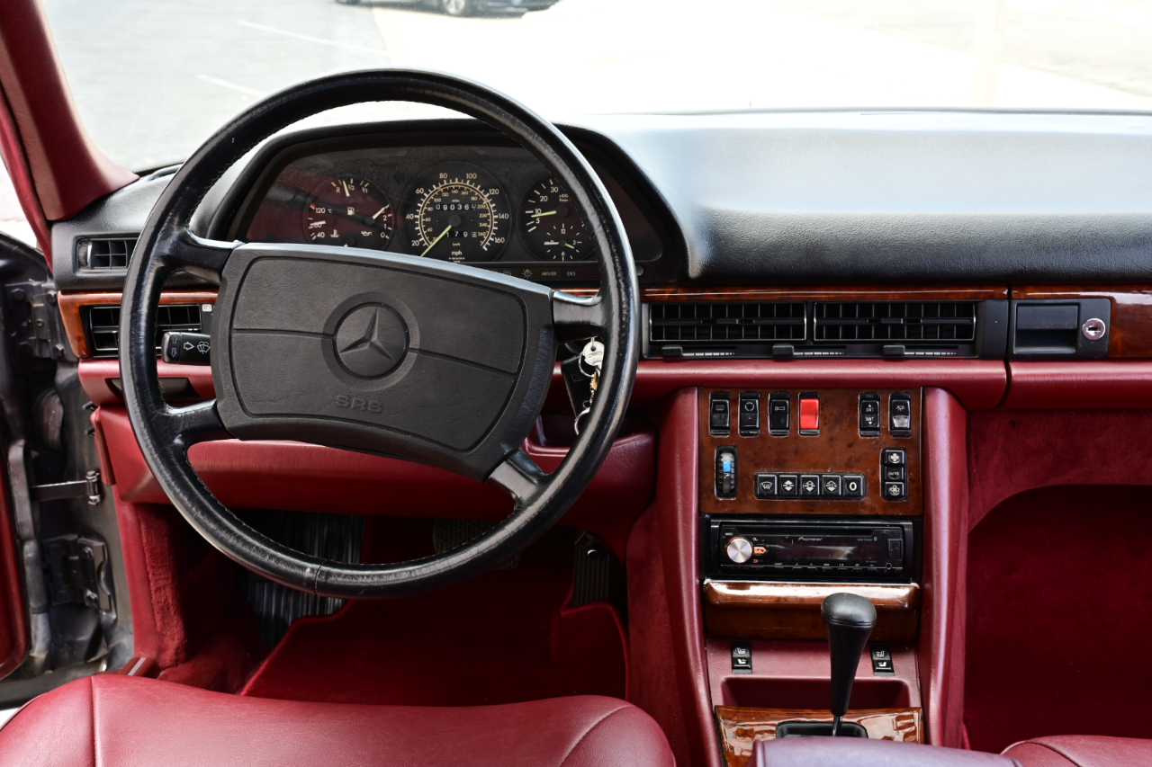 Mercedes-Benz 560 photo 17